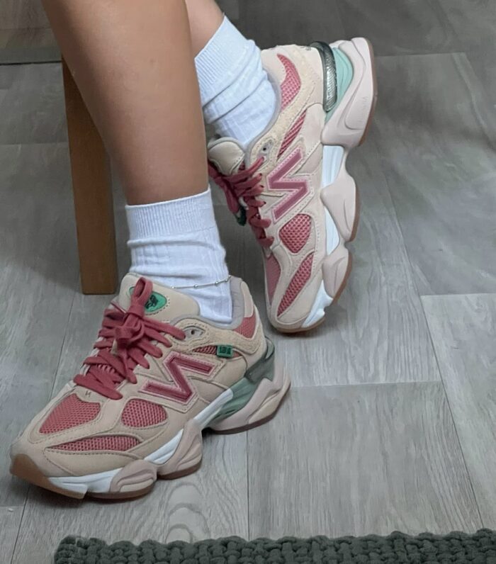 NEW BALANCE SNEAKERS