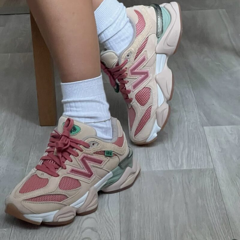 NEW BALANCE SNEAKERS