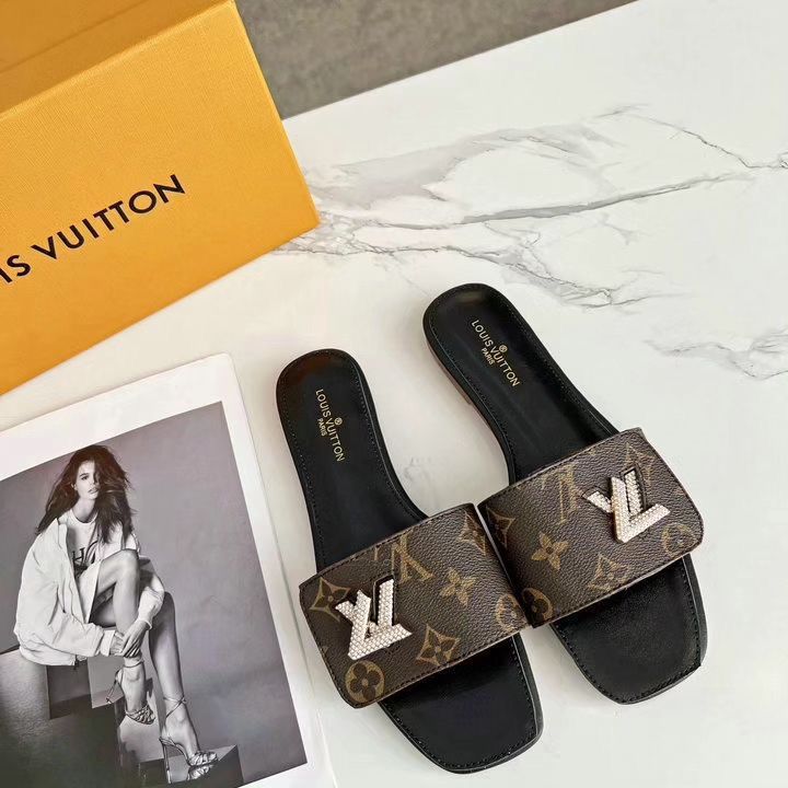 LOUIS VUITTON SLIPPERS