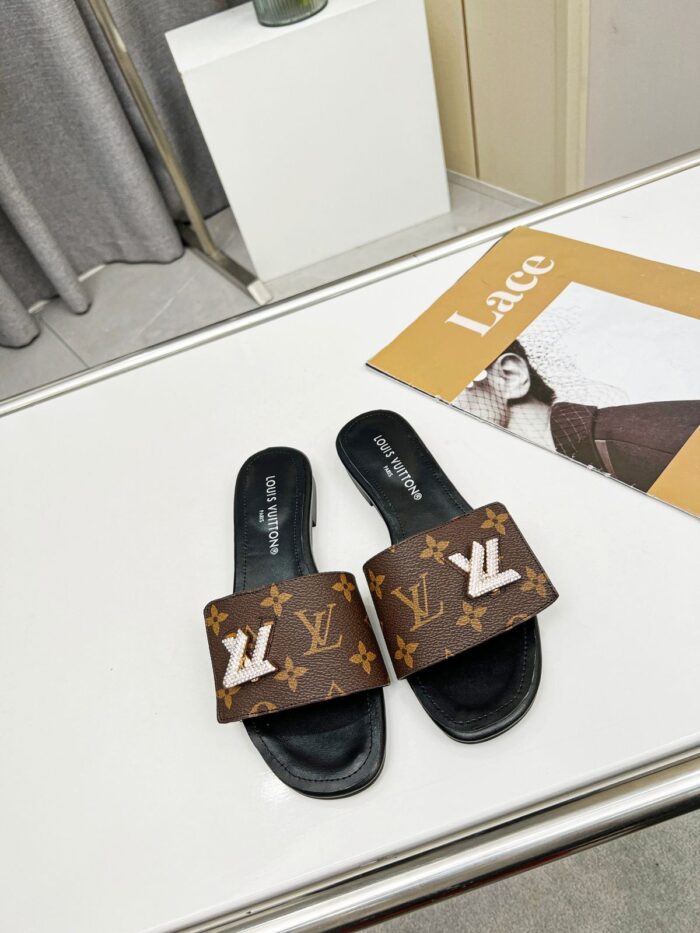 ⁦LOUIS VUITTON SLIPPERS⁩ - الصورة ⁦4⁩