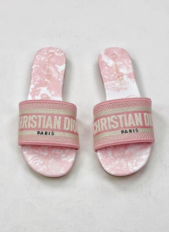 CHRISTIAN DIOR