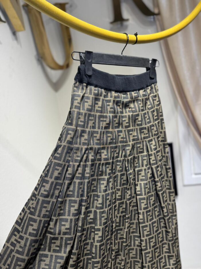 ⁦FENDI SKIRT⁩ - الصورة ⁦4⁩