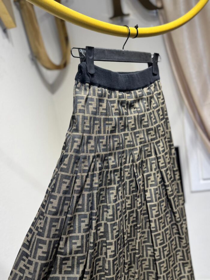 ⁦FENDI SKIRT⁩ - الصورة ⁦2⁩