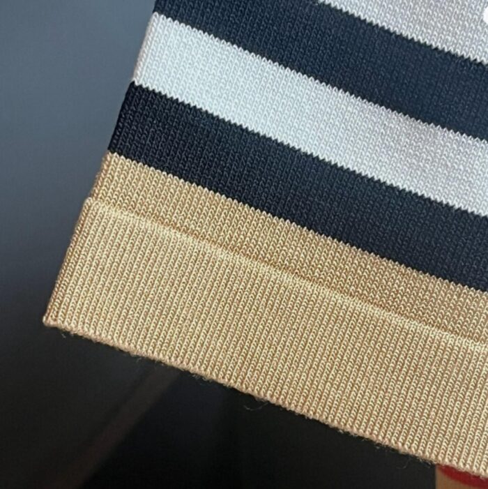 ⁦BURBERRY T-SHIRT⁩ - الصورة ⁦8⁩