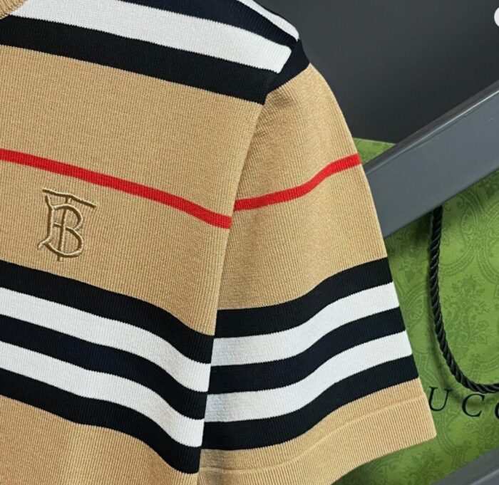 ⁦BURBERRY T-SHIRT⁩ - الصورة ⁦7⁩