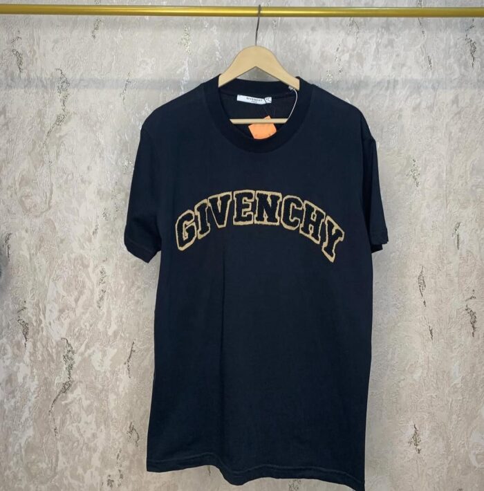 ⁦GIVENCHY T-SHIRT⁩ - الصورة ⁦5⁩