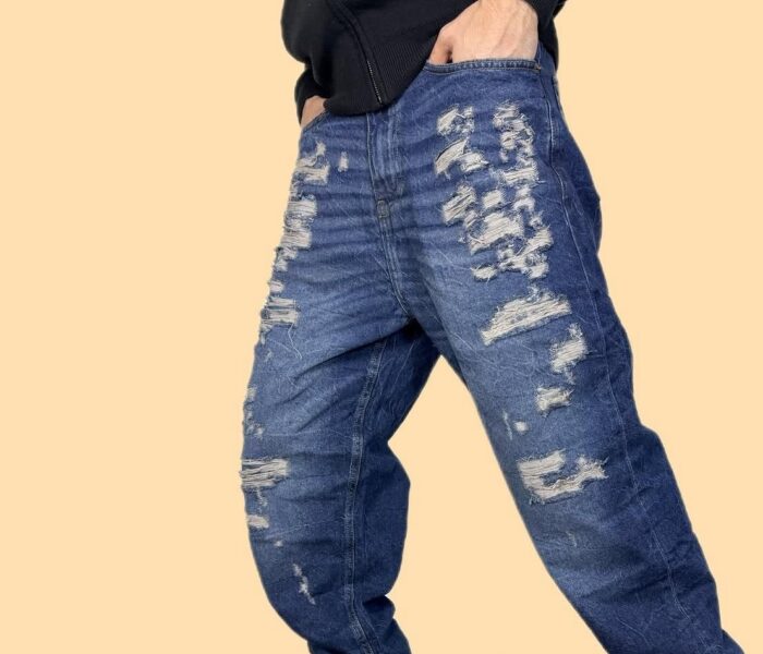 ⁦cutting pants⁩ - الصورة ⁦2⁩
