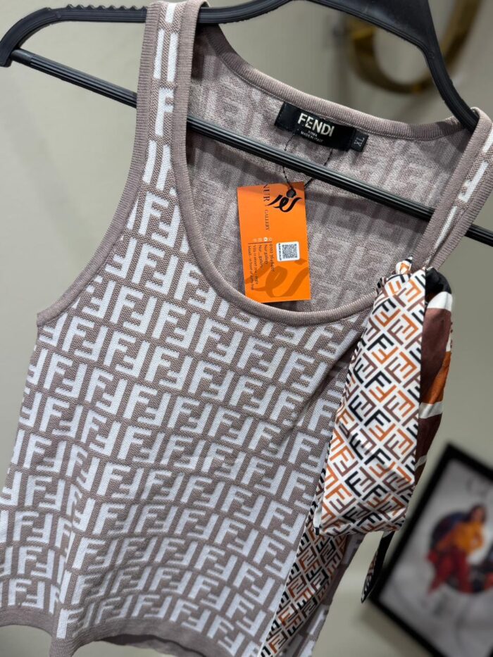⁦FENDI TOP⁩ - الصورة ⁦4⁩