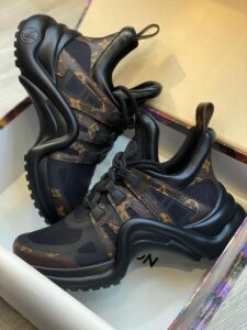 LOUIS VUITTON SNEAKERS